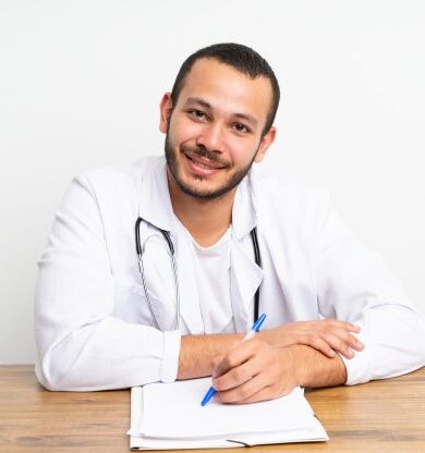 Médico cirujano plástico Santiago Medina